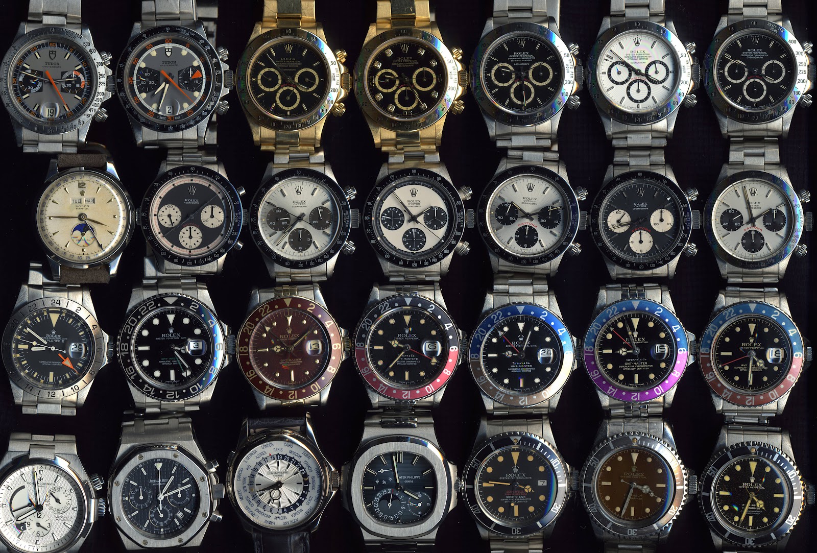 Коллекция мужских часов. Частная коллекция мужских часов. Коллекция мужских часов на полке. Разные фирмы часов.